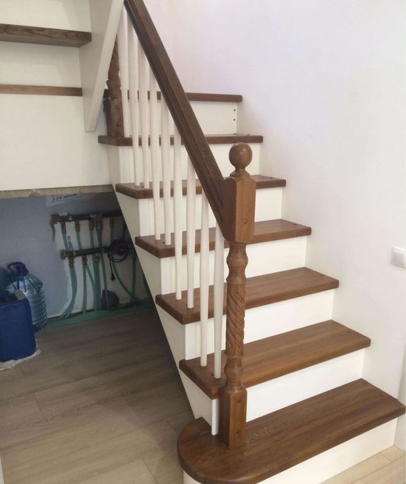 Покраска лестницы и дверей