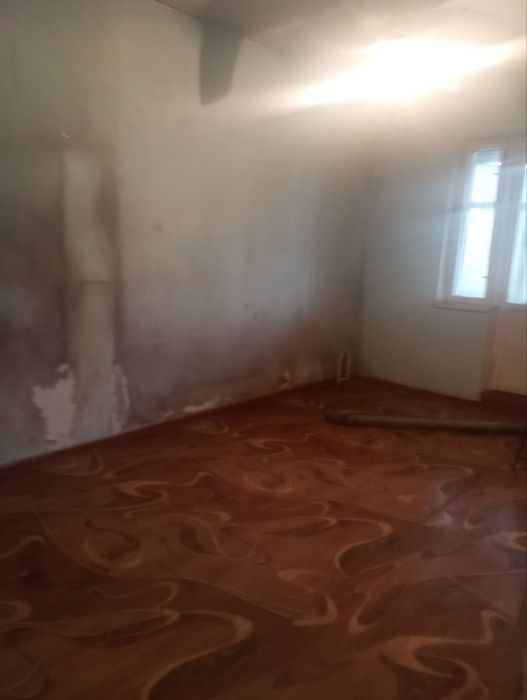 3 хоналик 4 Чи этаж Шарк 1 панельный дом ремонт слабый 
Угловой ветрен