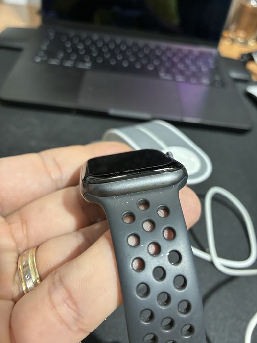 Apple Watch series 5 42 Nike edition