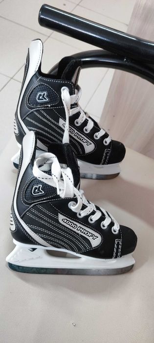 Коньки хоккейные