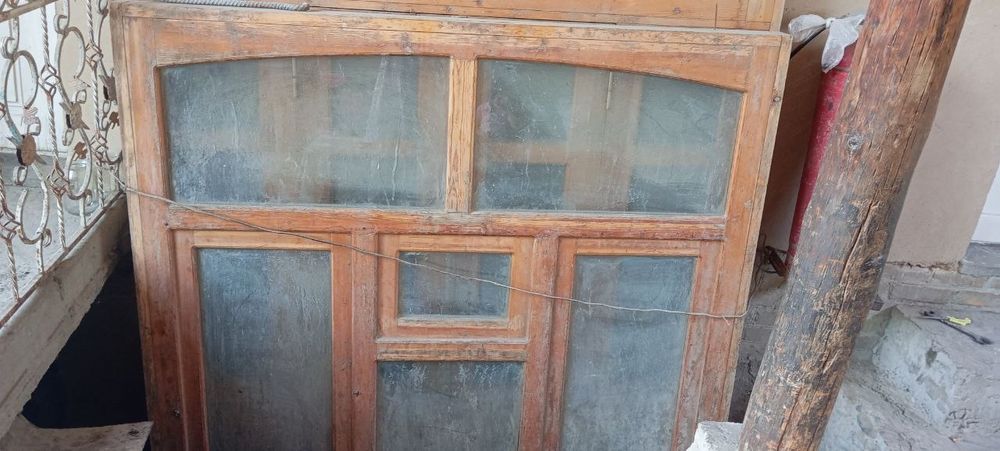 Срочно сотилади ешик треза