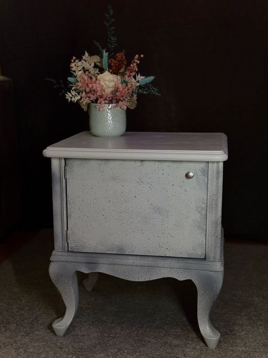 Noptiera vintage din lemn, reconditionata