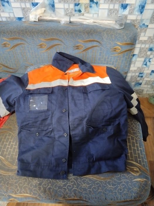 Продам 2 летних костюма,спец одежда,