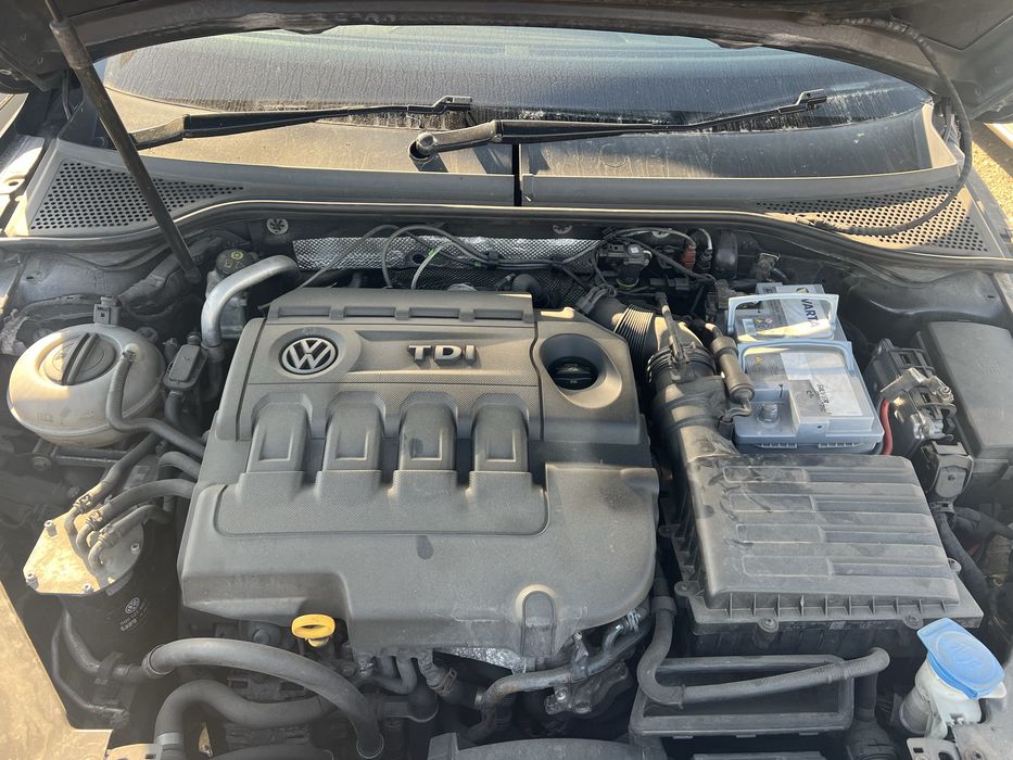 Capac motor passat b8 CRLB
