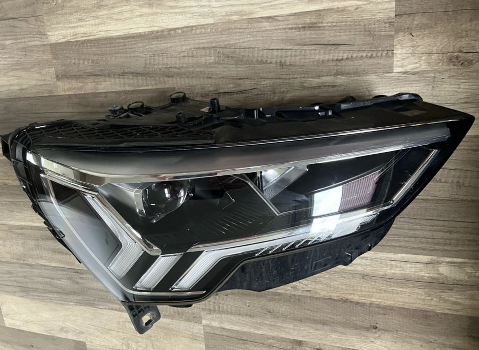 Десен фар Audi q3