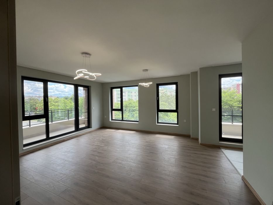 Продава се Тристаен апартамент в Пловдив, Христо Смирненски - 140 кв.м за 2500 €/кв.м - Снимка #8