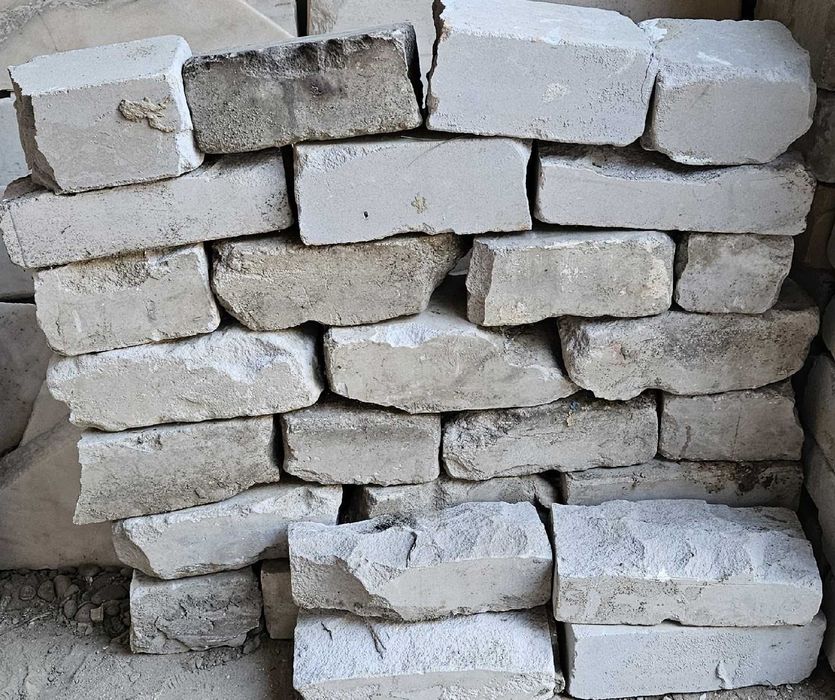 Кирпич силикатный 2/3  Район 1000 мелочей