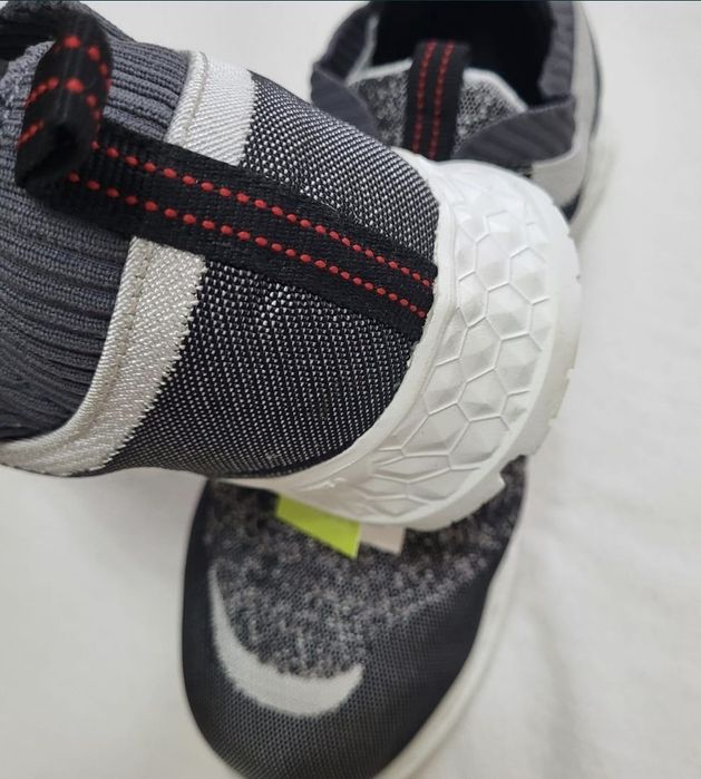 Pantofi noi cu vârf metalic 39