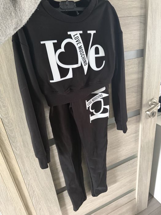 Moschino екип  оригинален