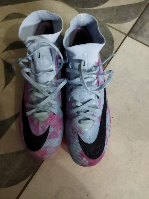 Продам бутсы р40