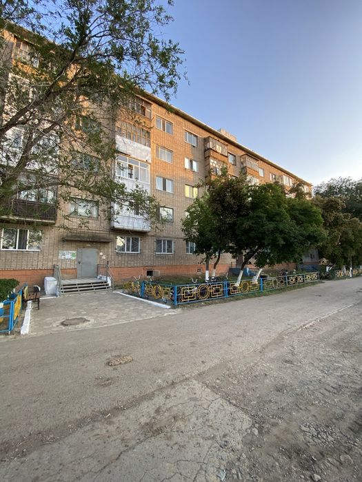 Продается 2-комнатная квартира в центре улучшенной планировки.