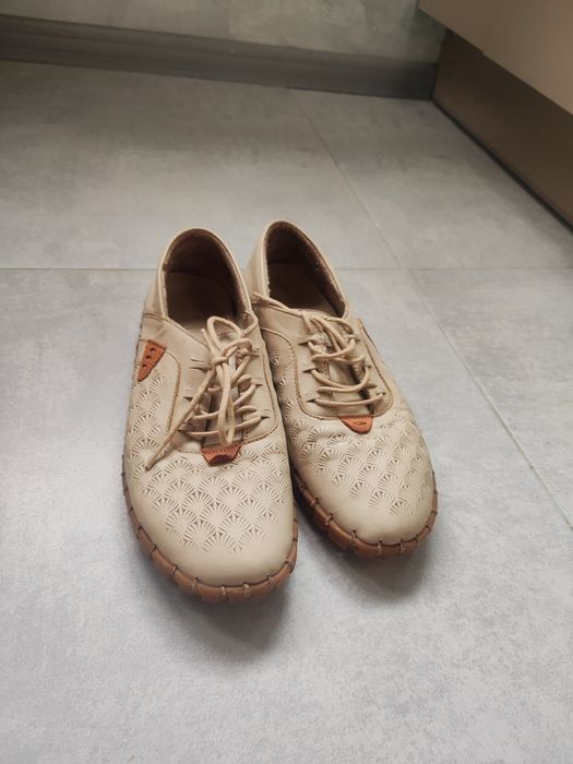 Обувки Venus,39 номер