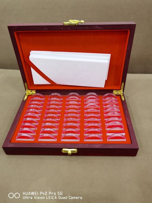 Дървена кутия за 50 бр монети + капсули + уплътнители за съхранение на