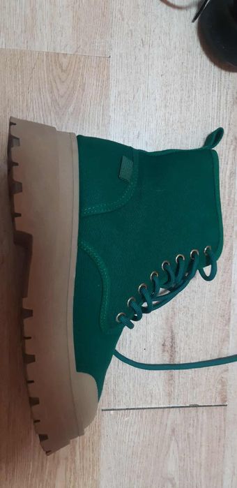 Papuci reebok 150 lei perechea