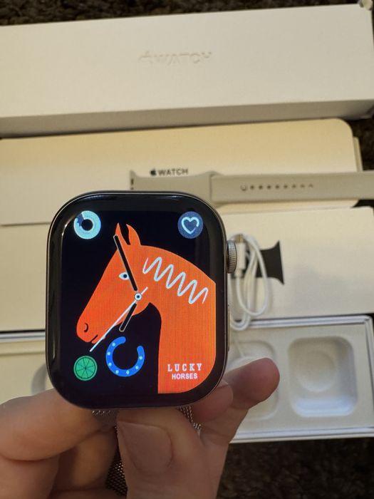 Смарт часовници бежов