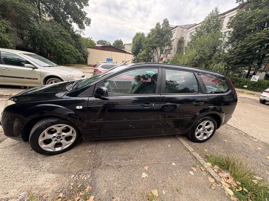 Vând Ford Focus 1.8 Benzină