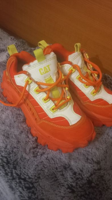 Дамски сникърси използвани броени пъти