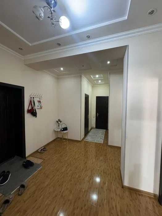 Метро беруний атрофида 3 хоналик Банковский дом