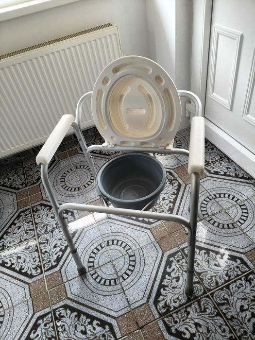 Cadru, Carucior , Toaleta pentru persoane cu dizabilitati si persoane in varsta.
