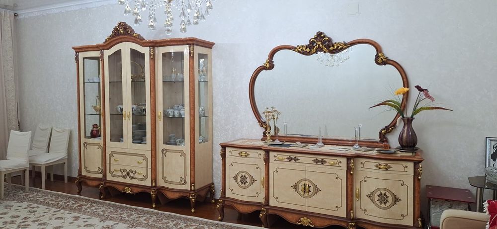 Гостиный сервант с камодом
