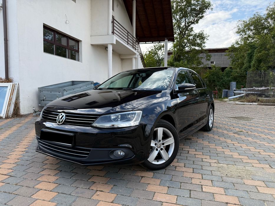 Vând Volkswagen Jetta // 2015