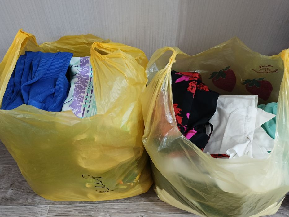 Отдам пакеты вещей