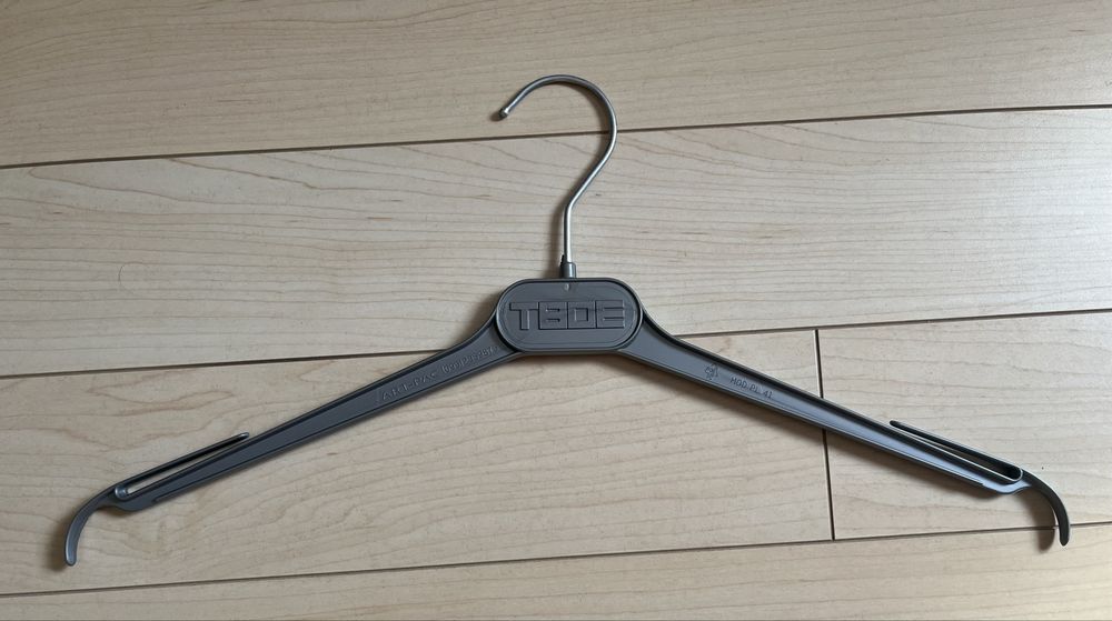 Продам плечики для одежды.