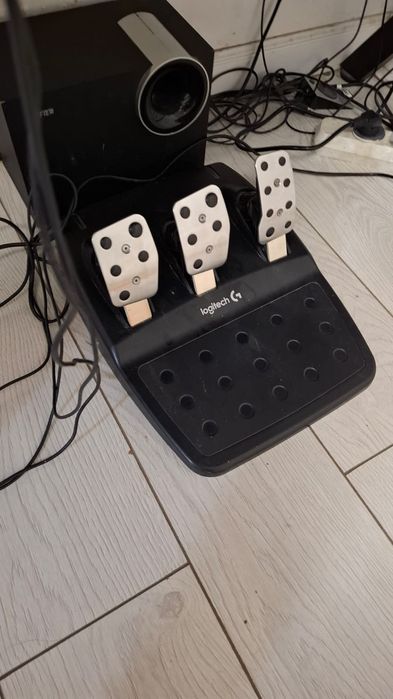 Срочно!! Продам Игровой руль Logitech G29