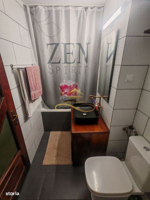 Vând apartament cu 3 camere decomandate in centrul orașului Bacau