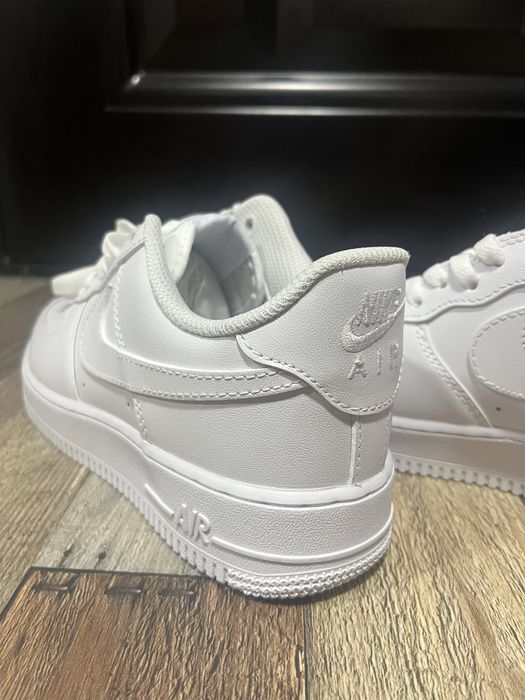 Nike Air Force 1 TRIPLE WHITE, marimea 42 (NOI)