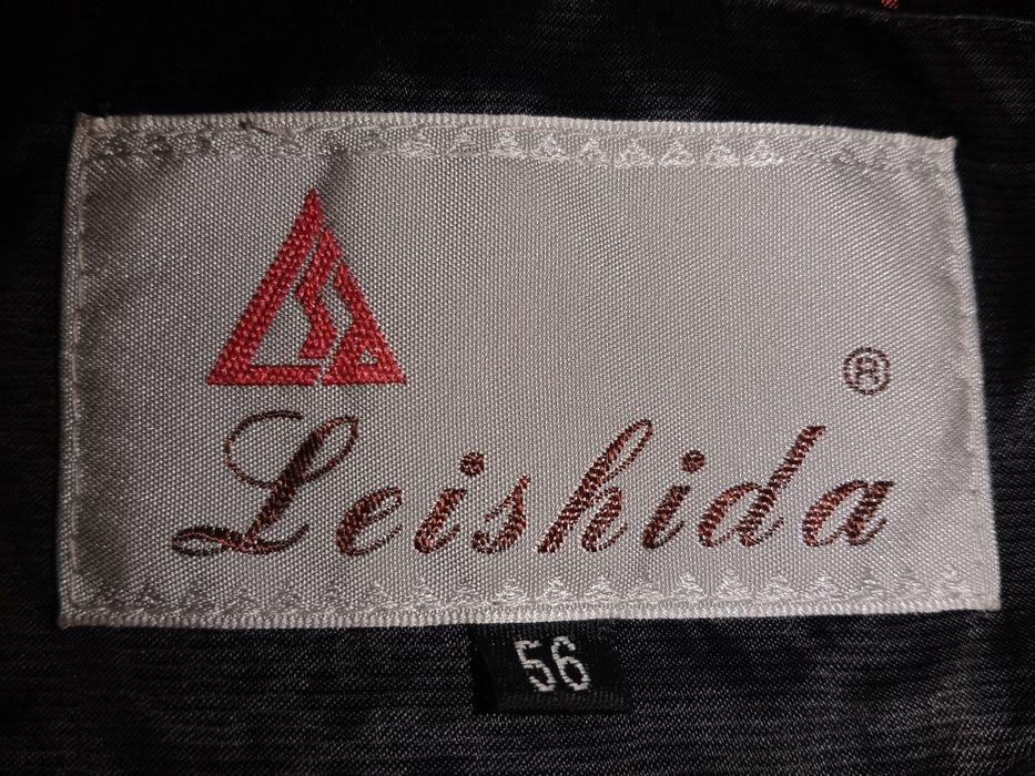 Продаю польтишко в хорошем состоянии.