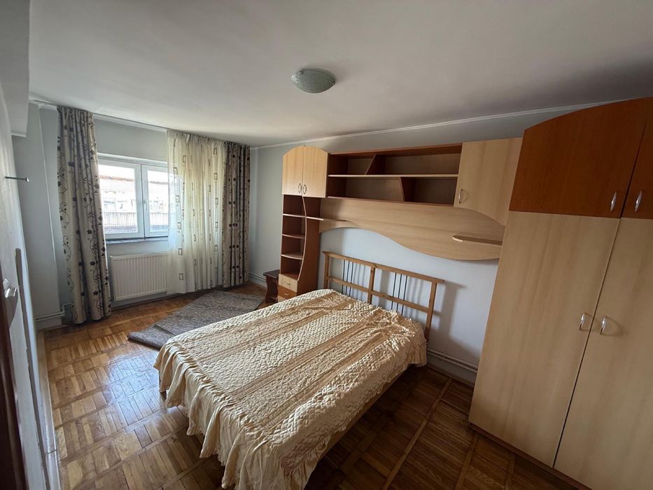 Apartament 3 camere , zona Romarta