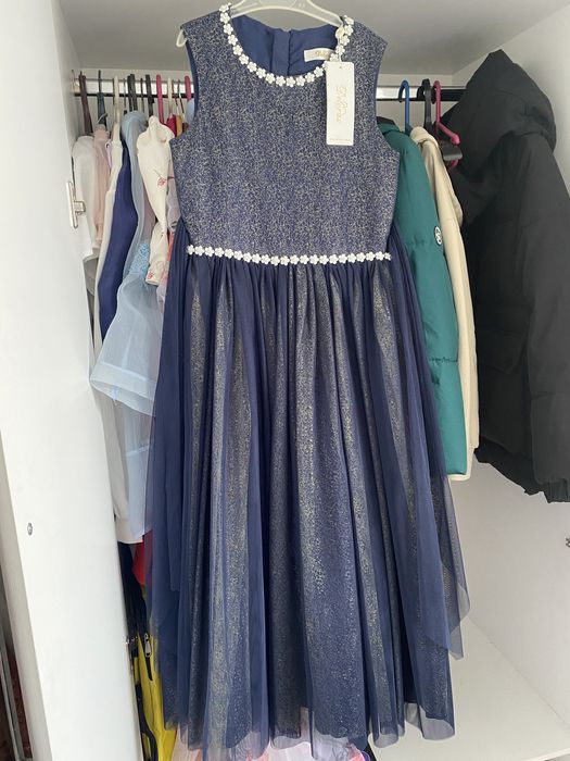 Продам новые платья