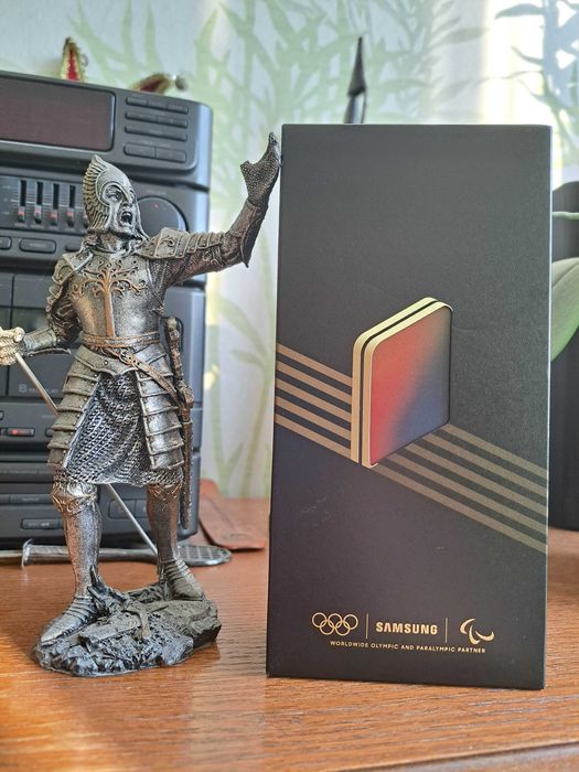 Samsung Galaxy Z Flip 6 Olympic Gold Limited Edition - За Колекционери