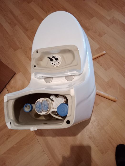 Сантехника, унитаз