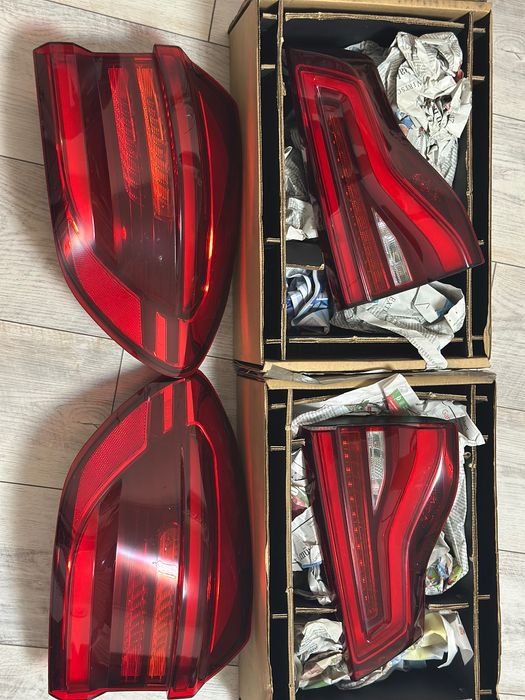 Стопове на BMW X3 оригинални от 2021 година с жълти мигачи