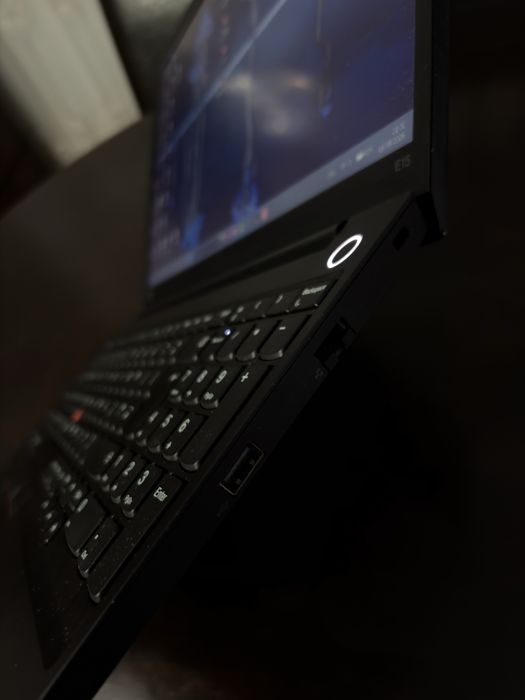 Lenovo ThinkPad E15 i5-10210U / 8GB RAM / 1TB SSD / RX 640 / Win 11 Pro