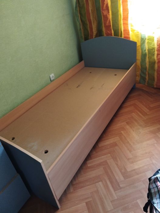 Продам шкаф и две кровати с матрасом