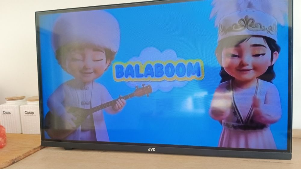 Телевизор JVC 32 дюймов, с андроид TV