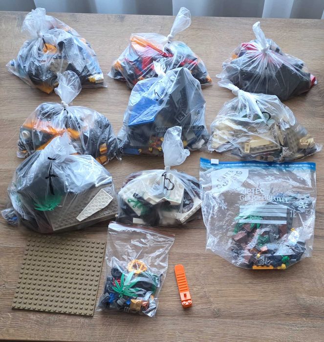 Vând avantajos lot Lego City seria Jungle 60161, 60157, 60156 și lot Lego City seria Pompieri și Gara 60050-60088-60107-60110-60212-60319