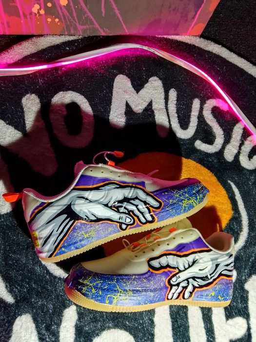 Роспись на одежде и кроссовках