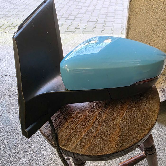 Продавам ляво огледало за Фолксваген UP