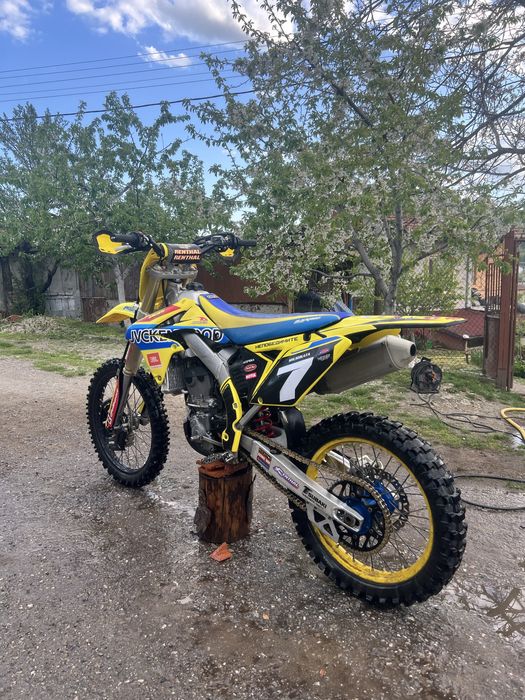 Suzuki rmz 250.