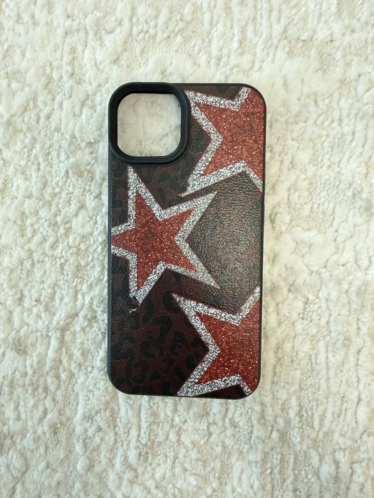 Чехлы для iPhone 13.