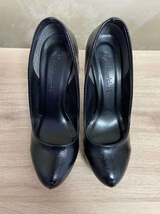 Дамски елегантни черни обувки