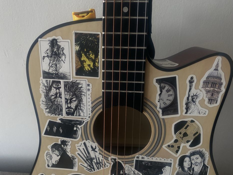 Акустическая гитара