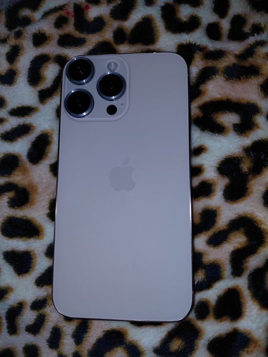 Продам     айфон