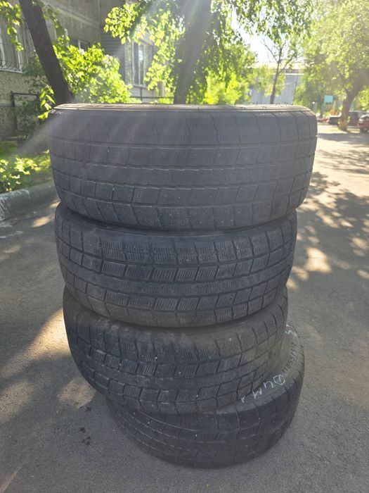 Продам недорого зимнюю резину Centara.