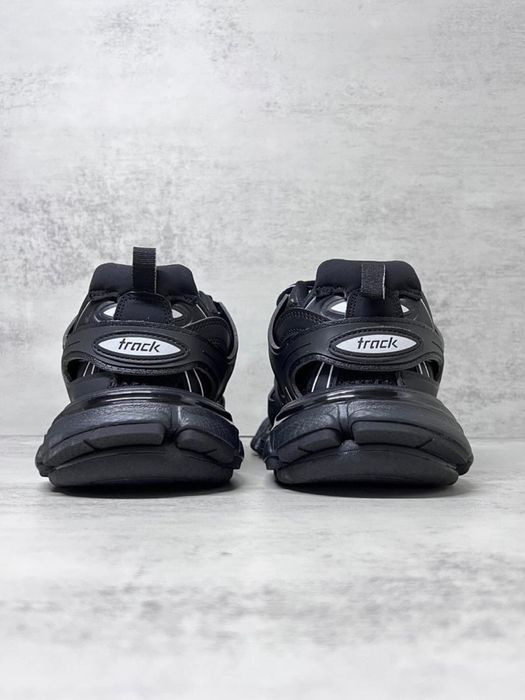 balenciaga track