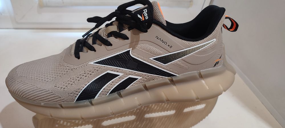 Продам кроссовки фирмы REEBOK